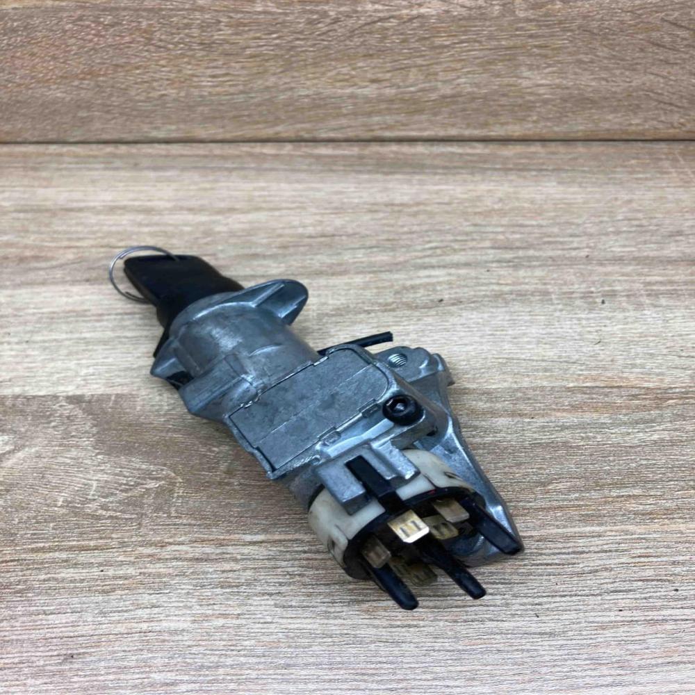 4D0905851E  With Key Ignition lock Volkswagen PASSAT B5