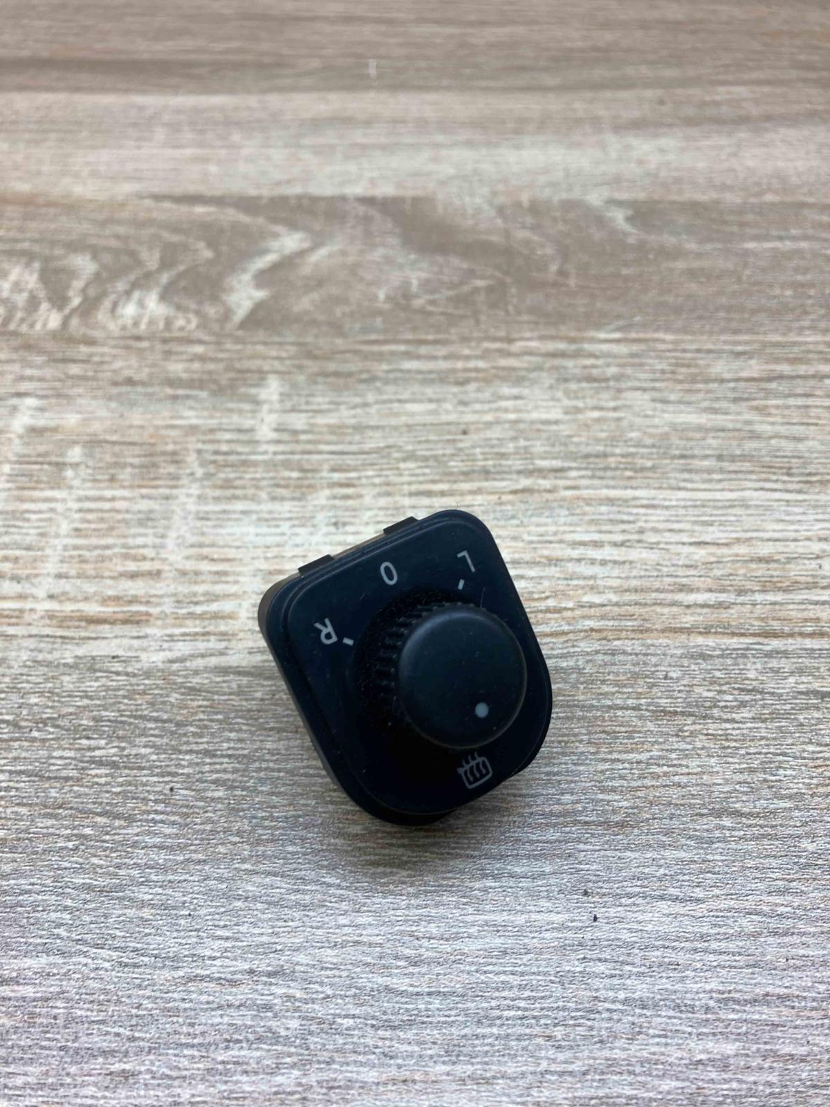 1K0959565H   Wing mirror switch Volkswagen PASSAT B6