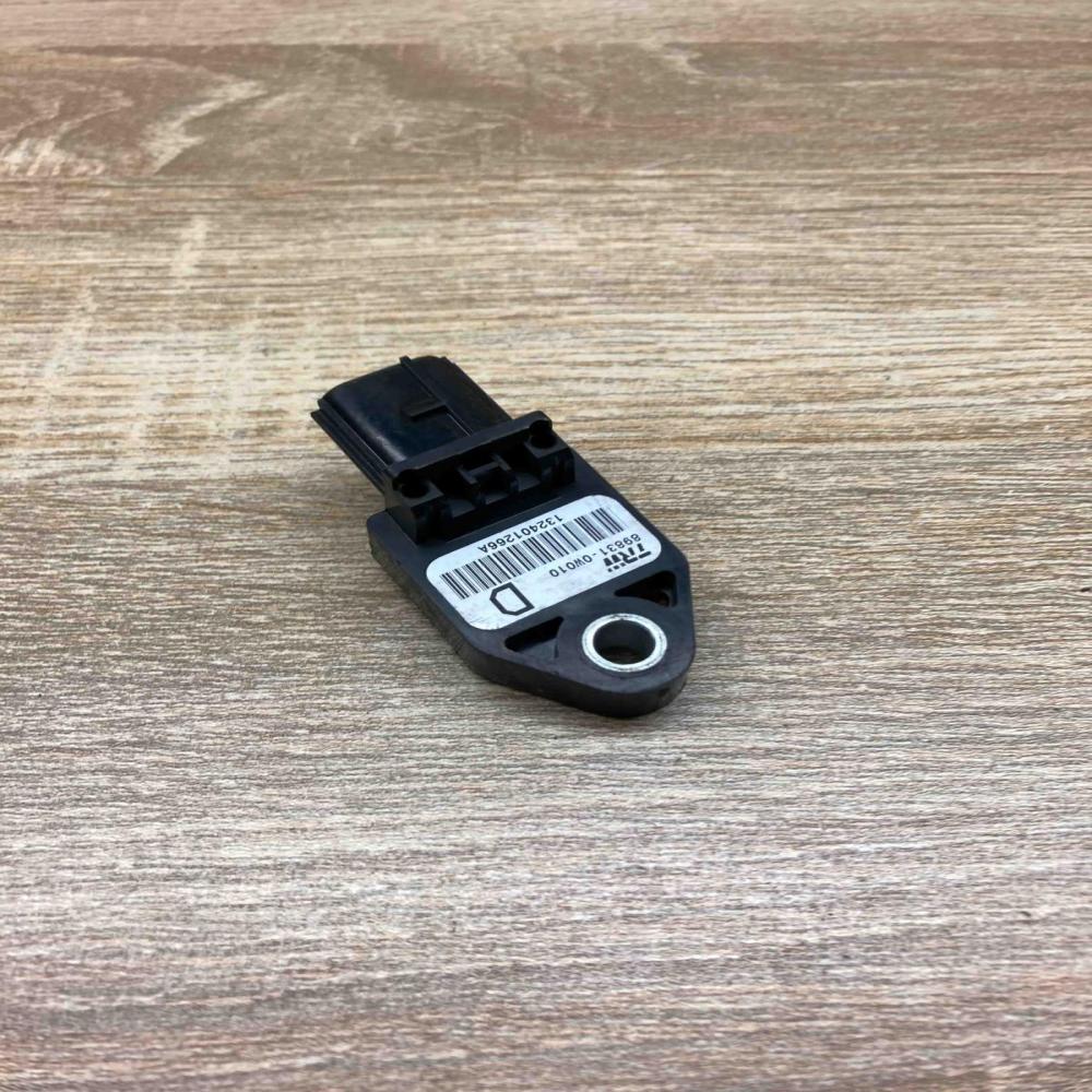 89831 0W010   Airbag deployment crash/impact sensor Toyota Corolla Verso AR10
