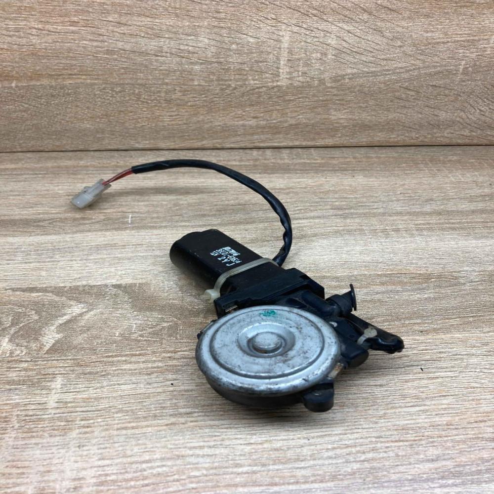 36501 61634   Rear door window regulator motor Mazda Xedos 6