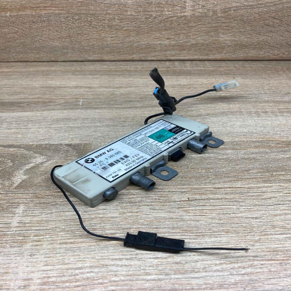 8380685   Aerial antenna amplifier BMW 5 E39