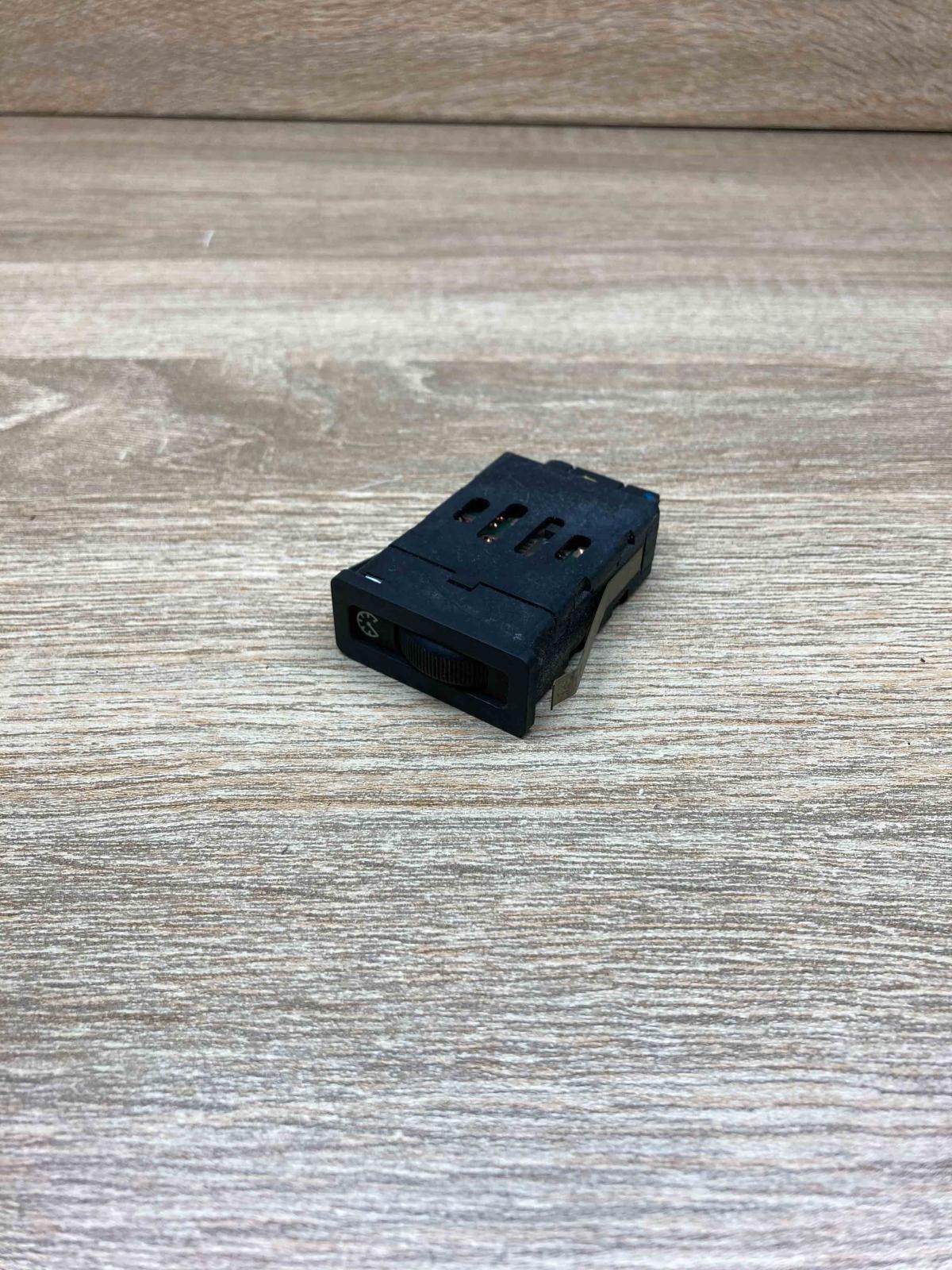 1384031 5991230  Panel lighting control switch BMW 5 E34