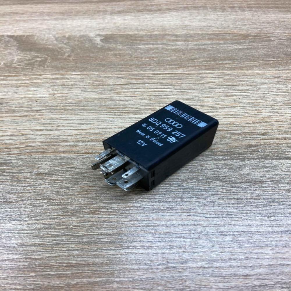 8D0959257  365 Other relay Audi A4 S4 B5 8D