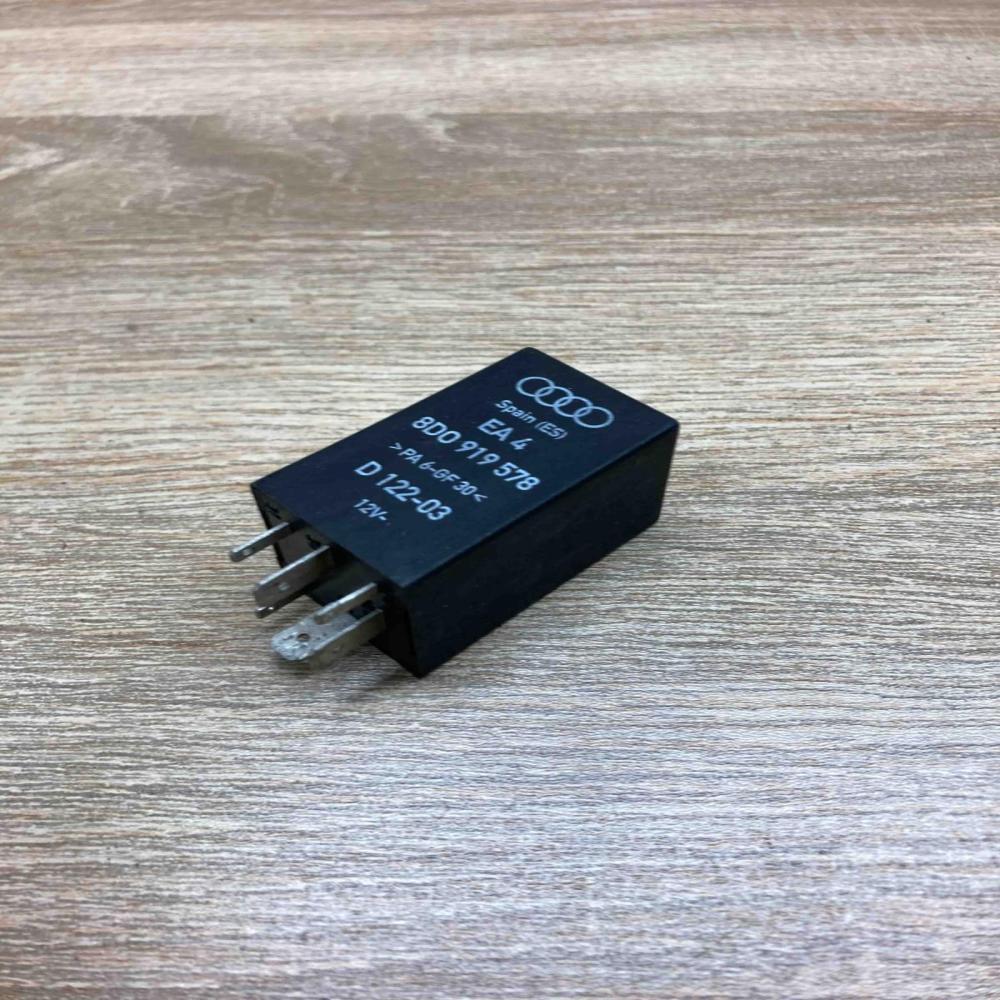 8D0919578  384 Other relay Audi A6 S6 C5 4B