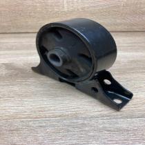MR589154   Engine mount bracket Mitsubishi Galant IX