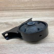 MR589154   Engine mount bracket Mitsubishi Galant IX