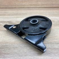 MR589154   Engine mount bracket Mitsubishi Galant IX