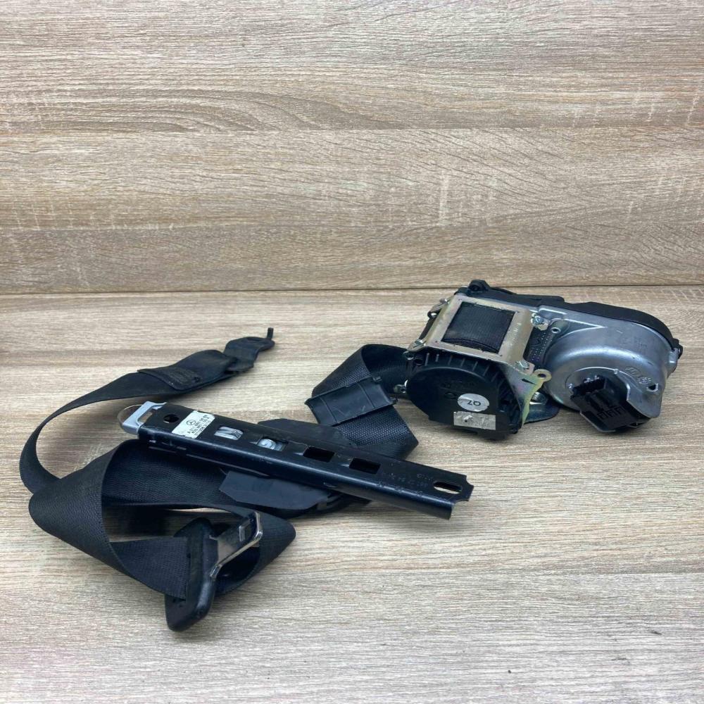 A2118600688 33033535  Front seatbelt Mercedes-Benz E W211