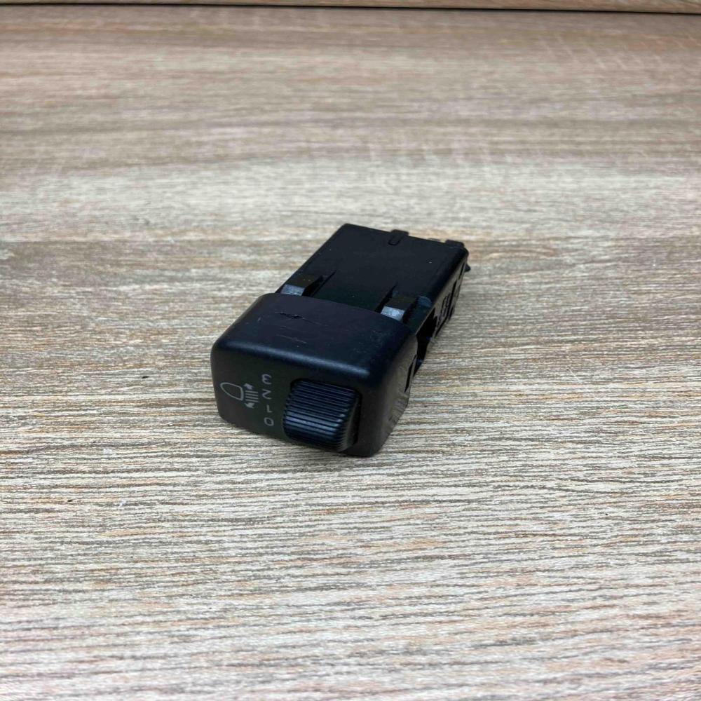 5351317   Headlight level height control switch Saab 9-5