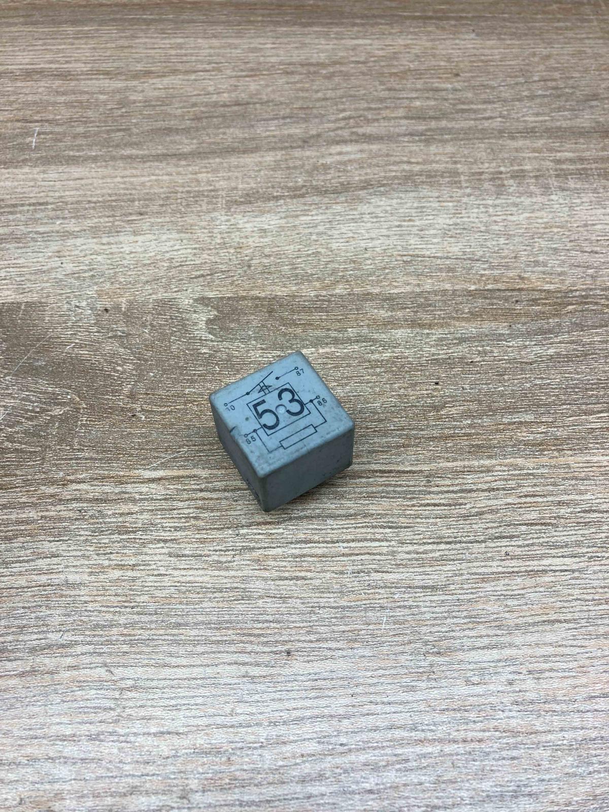 141951253B 20240072 53 Other relay Skoda Octavia Mk1 (1U)