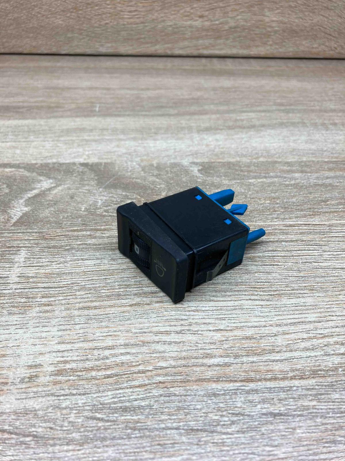 443941301A   Headlight level height control switch Audi 100 S4 C4