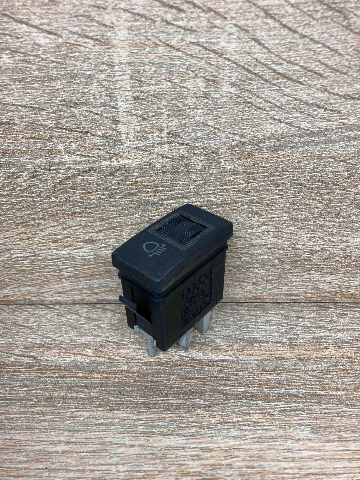 8D0941301   Headlight level height control switch Audi A4 S4 B5 8D