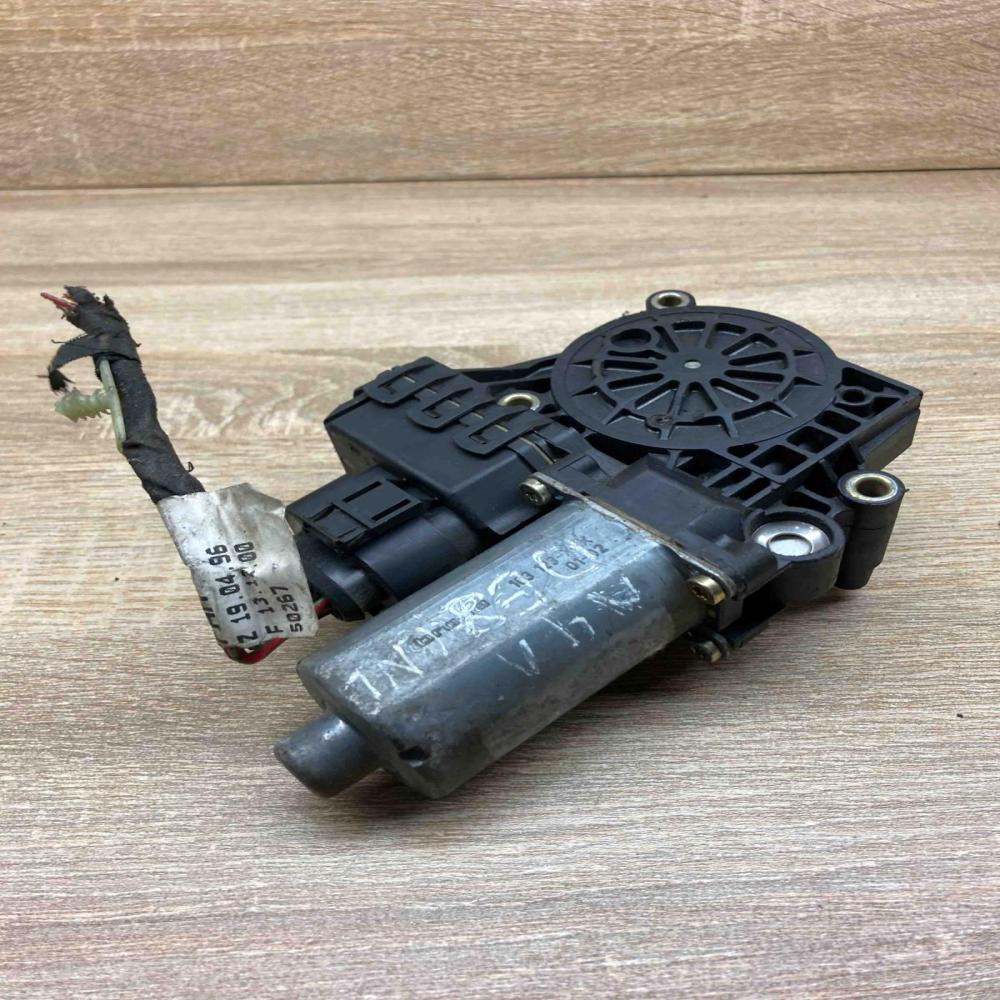 0130821786 0903003279 With Plug Front door window regulator motor Audi A4 S4 B5