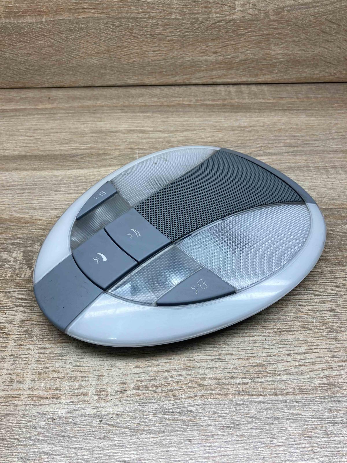 A2118206601 2JM008257  Front seat light Mercedes-Benz E W211