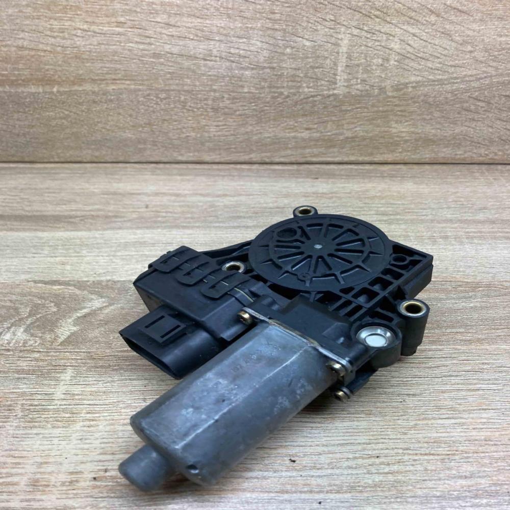 0130821784 0900011499  Rear door window regulator motor Audi A6 S6 C5 4B