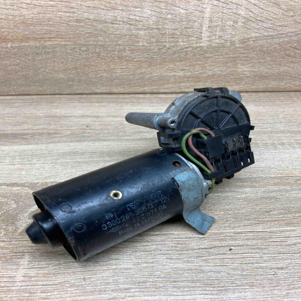 0390241308   Wiper motor Ford Escort