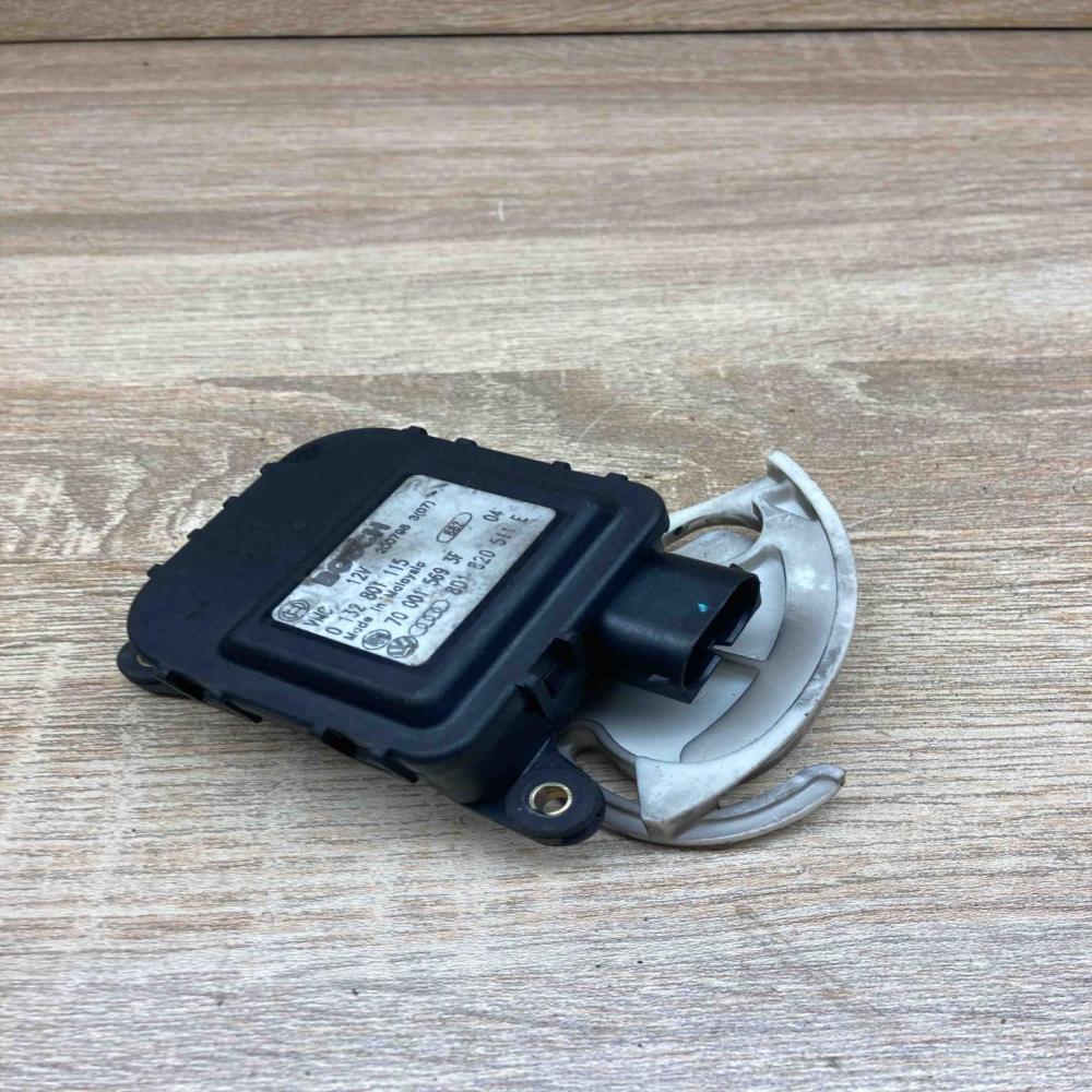 8D1820511E 0132801115  Air flap motor/actuator Audi A6 S6 C5 4B