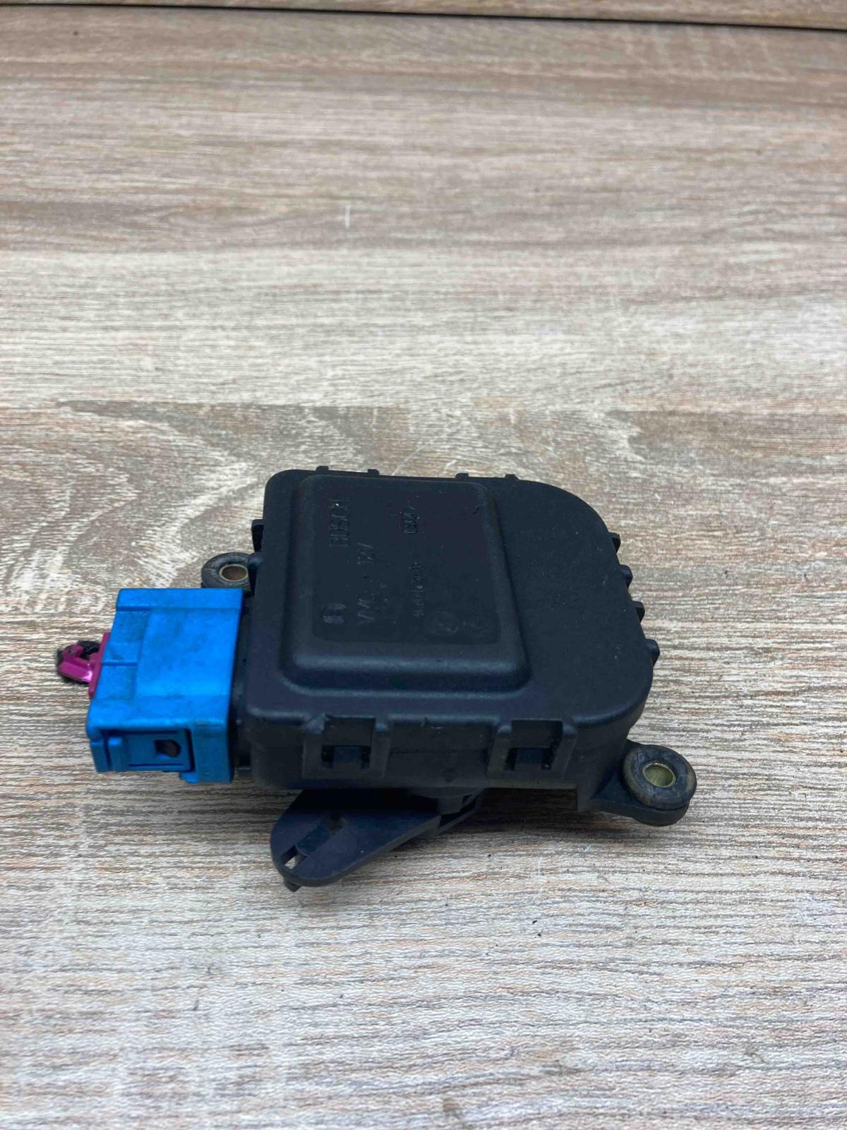 8D1820511B 0132801149 Used Air flap motor/actuator Volkswagen PASSAT B5