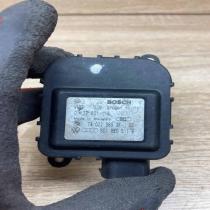 8D1820511B 0132801116  Air flap motor/actuator Volkswagen PASSAT B5