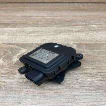 8D1820511B 0132801116  Air flap motor/actuator Volkswagen PASSAT B5