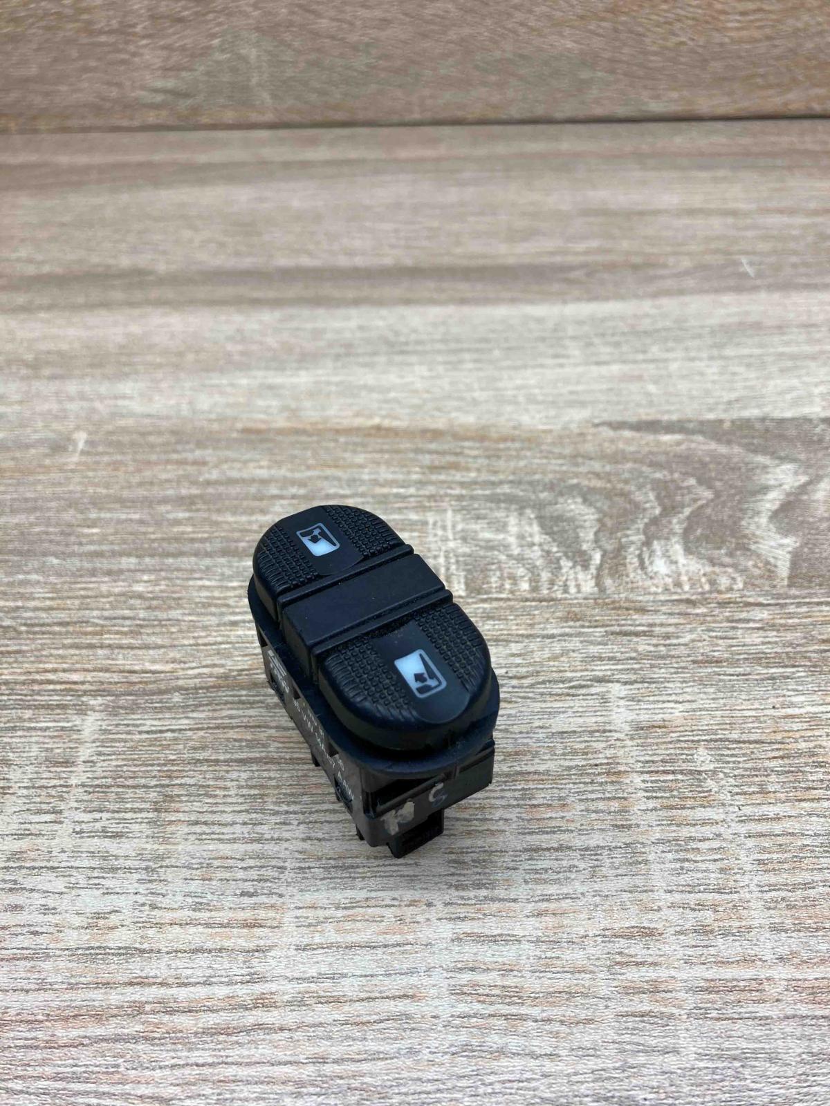 7M0959856 95VW14A157AAW  Electric window control switch Volkswagen Sharan