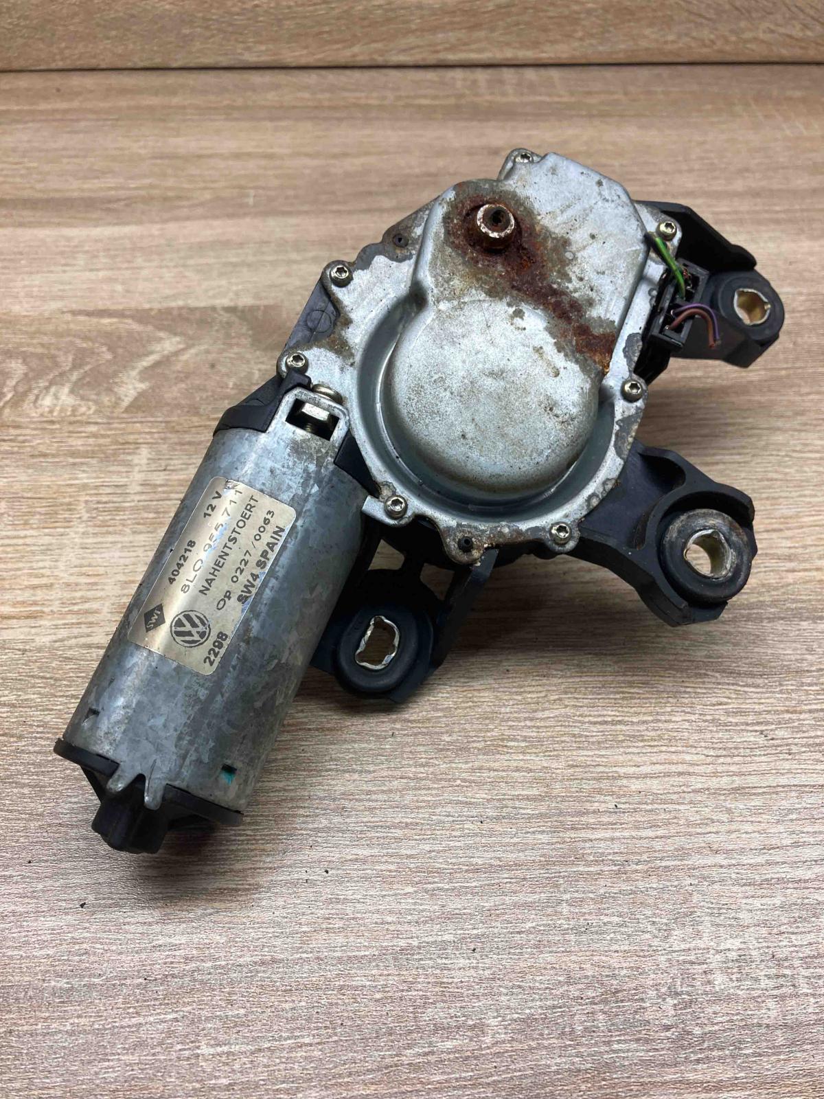 8L0955711 473700  Rear window wiper motor Volkswagen PASSAT B5