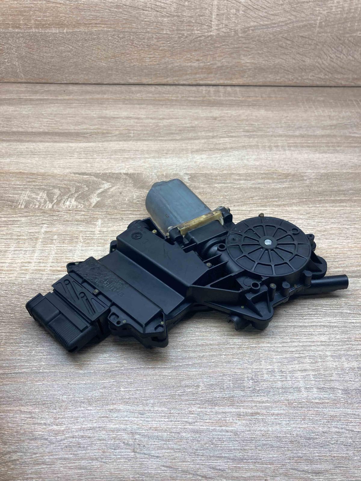 1H4959811B 113762  Rear door window regulator motor Volkswagen Sharan