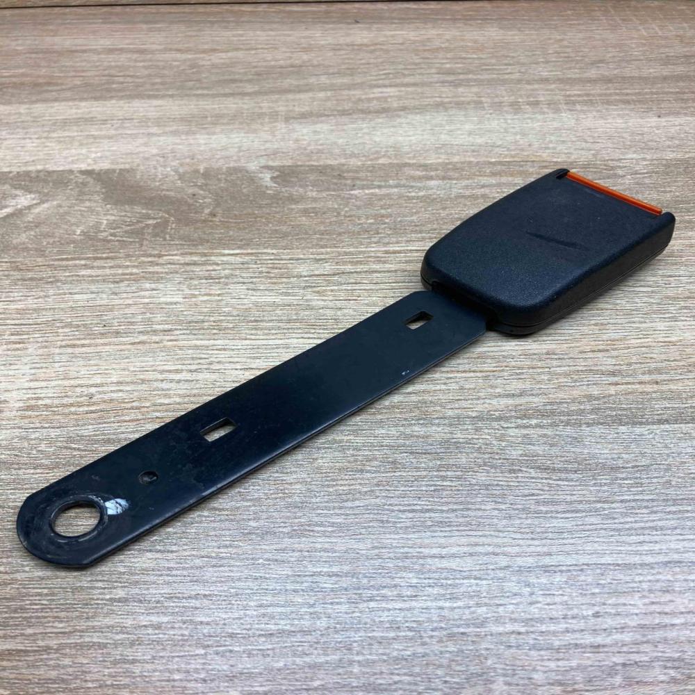 Suzuki GLX Seat Belt Buckle   Rear seatbelt buckle Suzuki XL7 I