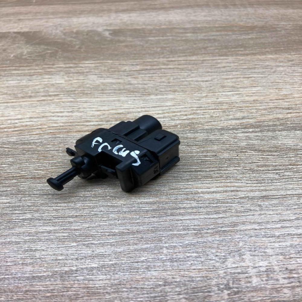 93BB13480 BC   Brake pedal sensor switch Ford Fiesta