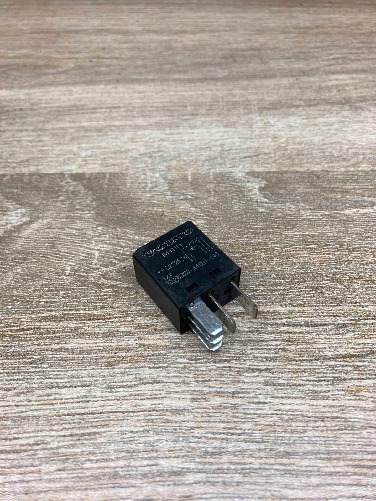 9441161   Other relay Volvo V50