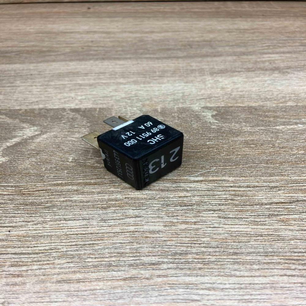 443951253J  213 Other relay Audi A4 S4 B5 8D
