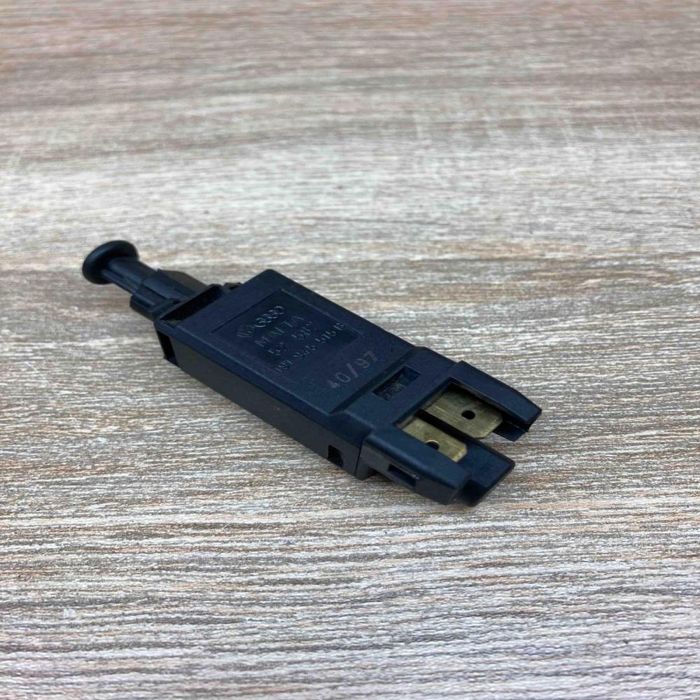 191945515B   Brake pedal sensor switch Volkswagen Transporter - Caravelle T4