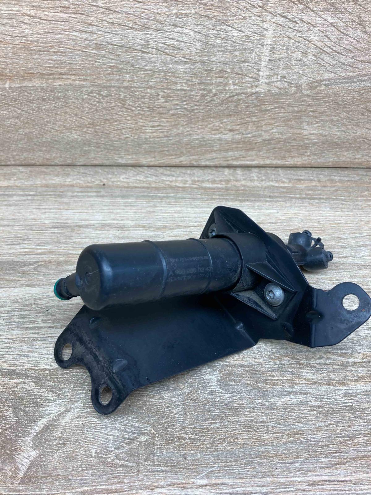 A9068690214 A9068600247  Headlight washer pump Mercedes-Benz Sprinter W906