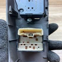 84820 47012 515358 HM4701  Electric window control switch Toyota Prius (XW20)