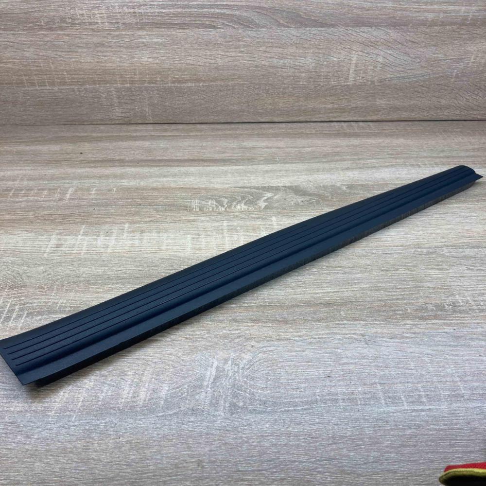 A2116801835  RH Front sill trim cover Mercedes-Benz E W211