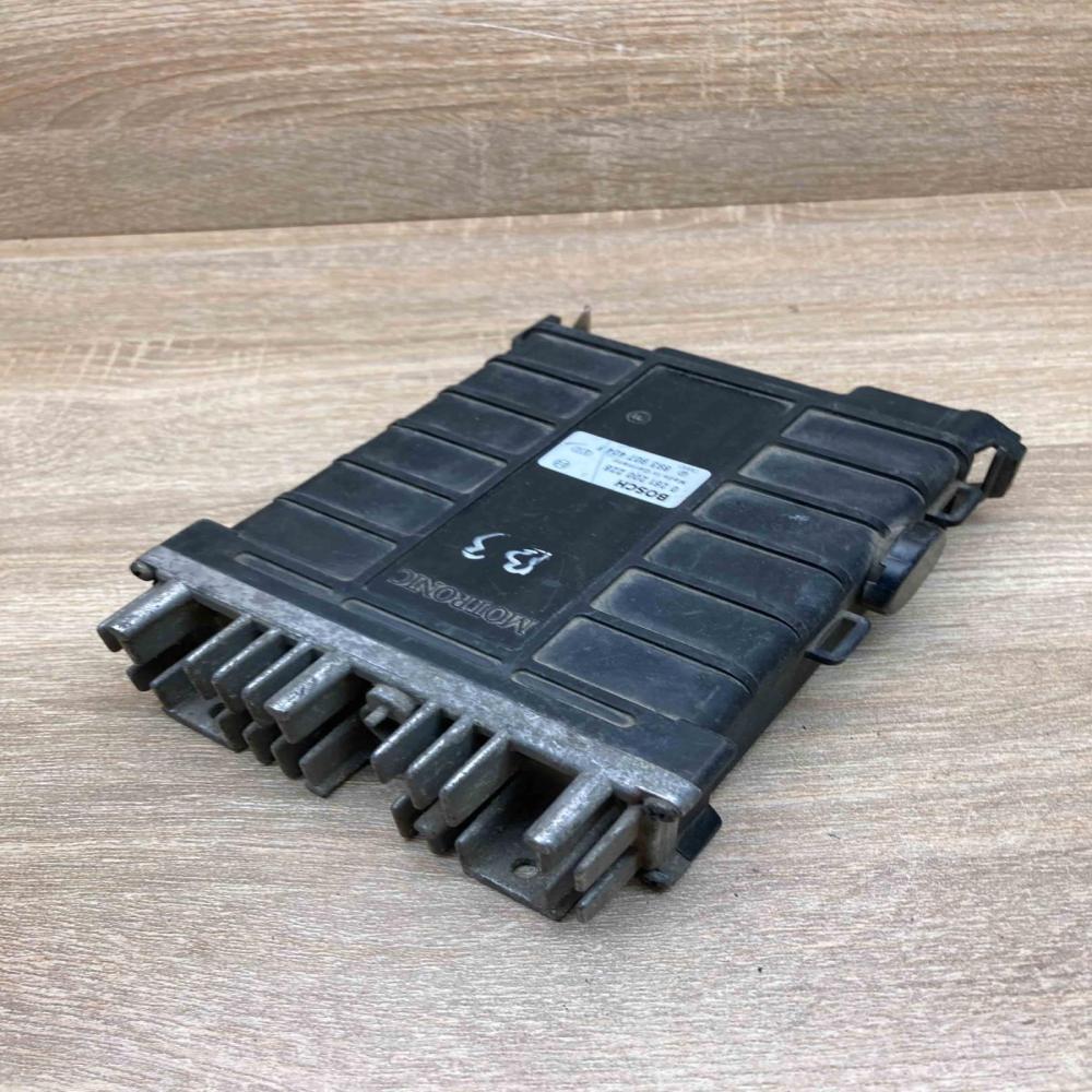 893907404F 0261200228  Engine control unit/module ECU Volkswagen PASSAT B3
