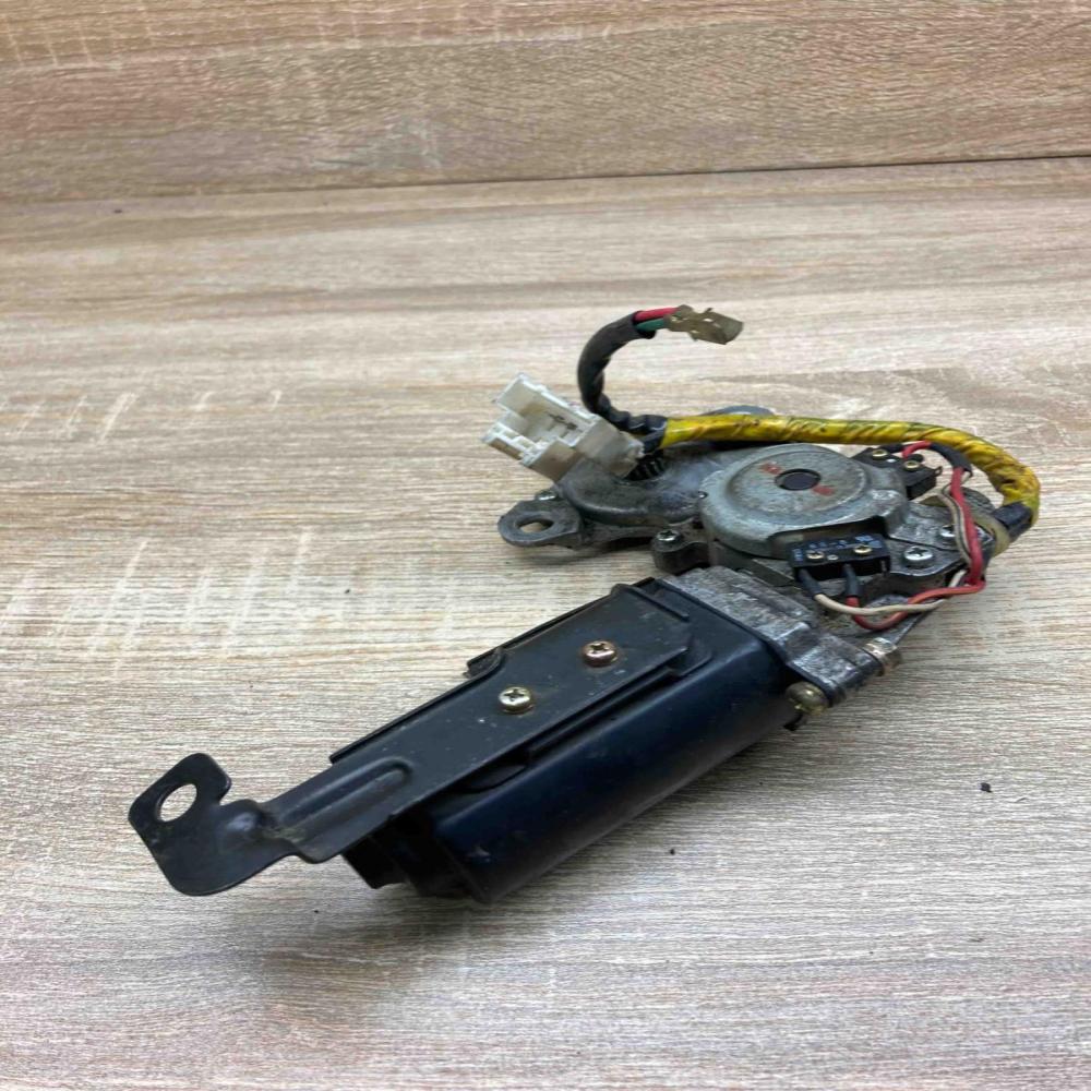 88741 99724   Sunroof motor/actuator Mitsubishi Space Runner