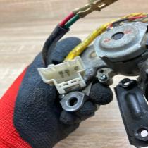 88741 99724   Sunroof motor/actuator Mitsubishi Space Runner