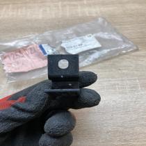 A2205040146   Radiator mount bracket Mercedes-Benz S W220