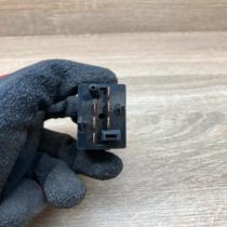 893941503   Windscreen/window heater switch Audi 80 90 S2 B4