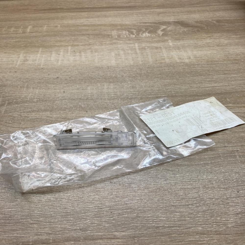 Q0000883 V004L00400  Number plate light Smart ForTwo II