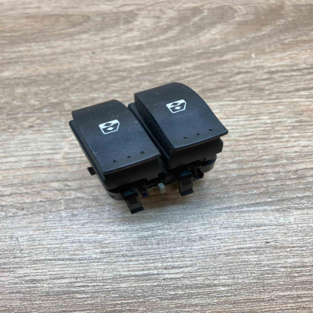 015088A   Electric window control switch Renault Laguna II