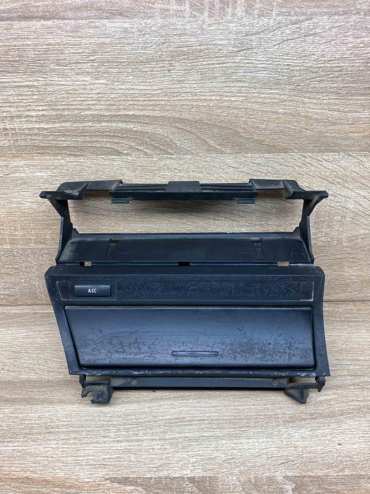 8205377 8202178  Car ashtray BMW 3 E46
