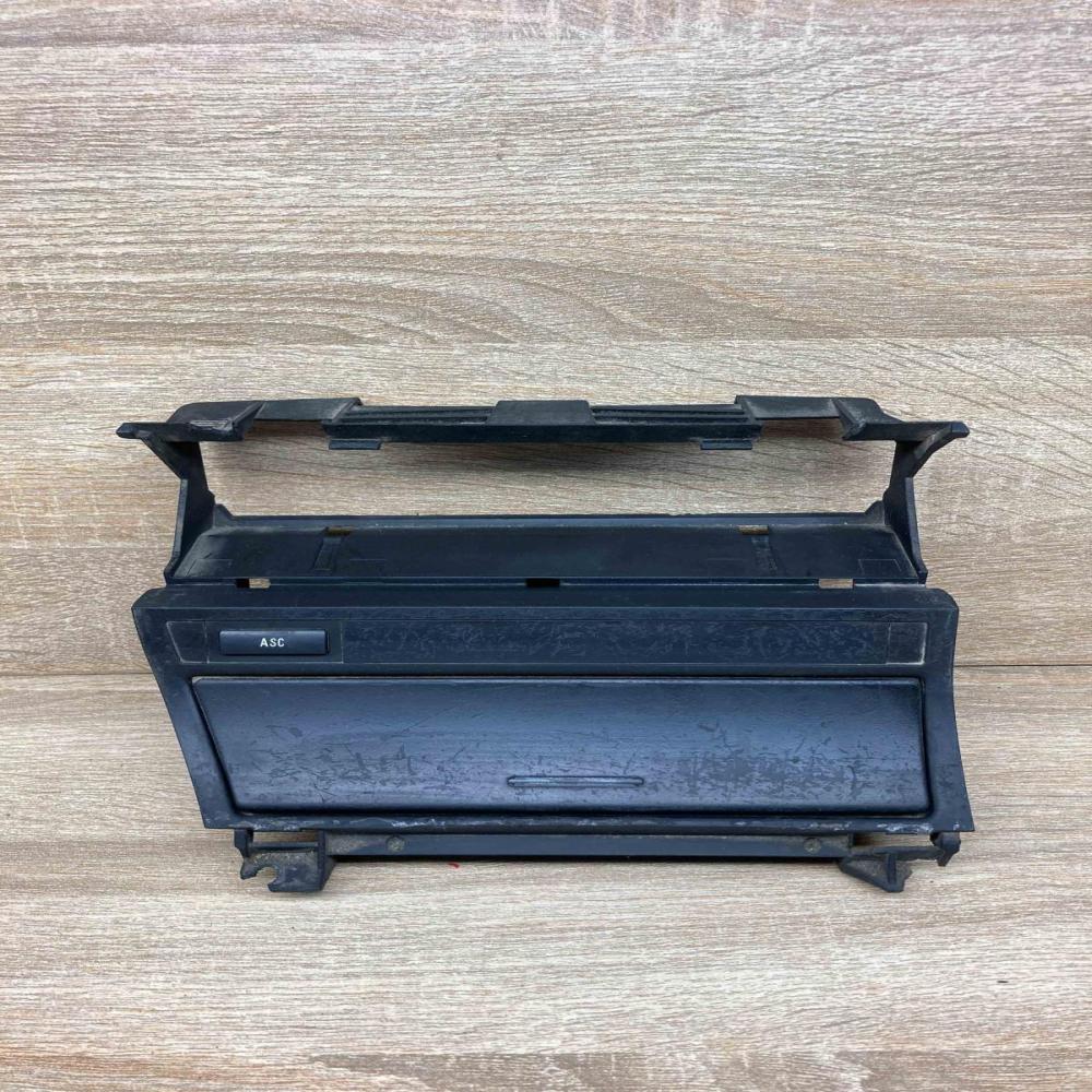 8205377 8202178  Car ashtray BMW 3 E46