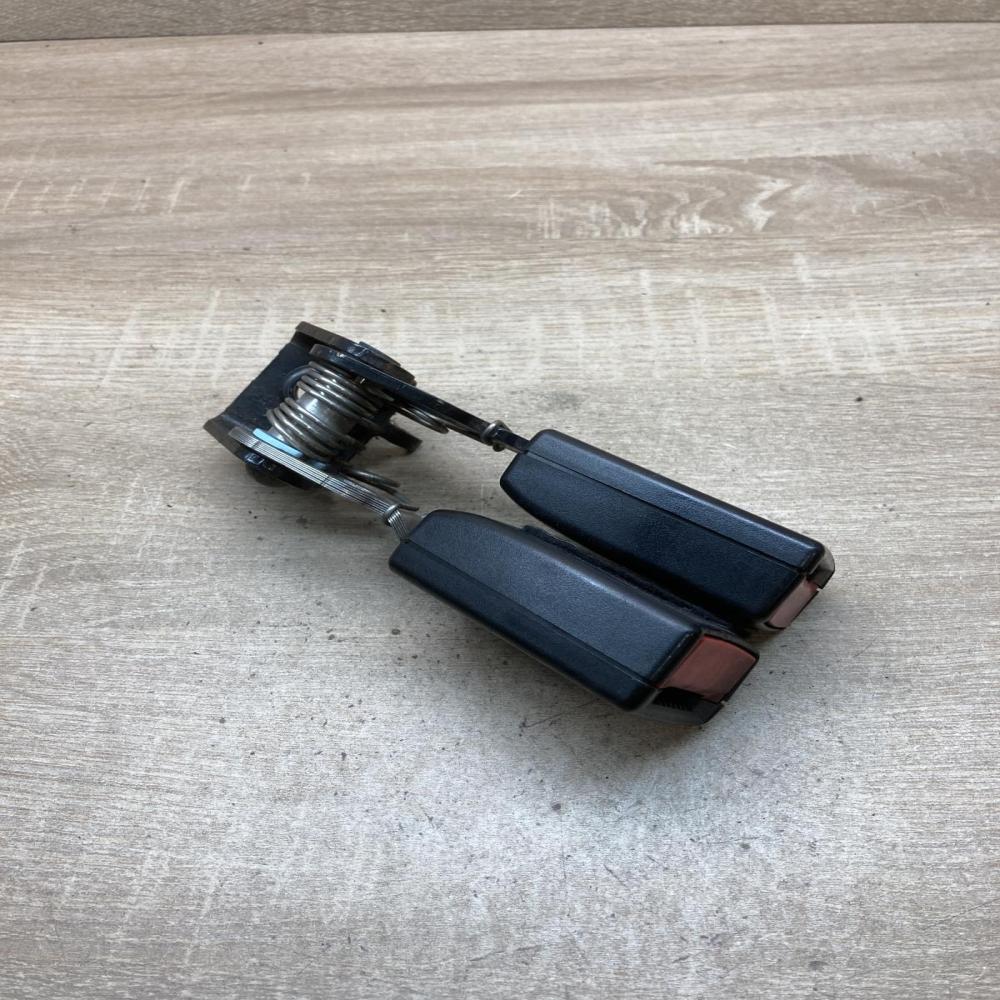 A2118600869   Rear seatbelt buckle Mercedes-Benz E W211