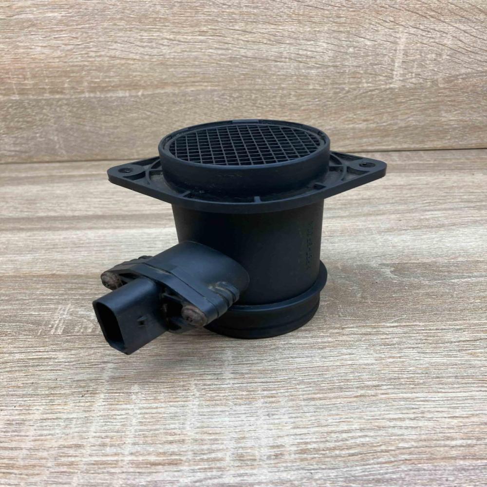 028906461 281002216  Mass air flow meter Audi A4 S4 B5 8D