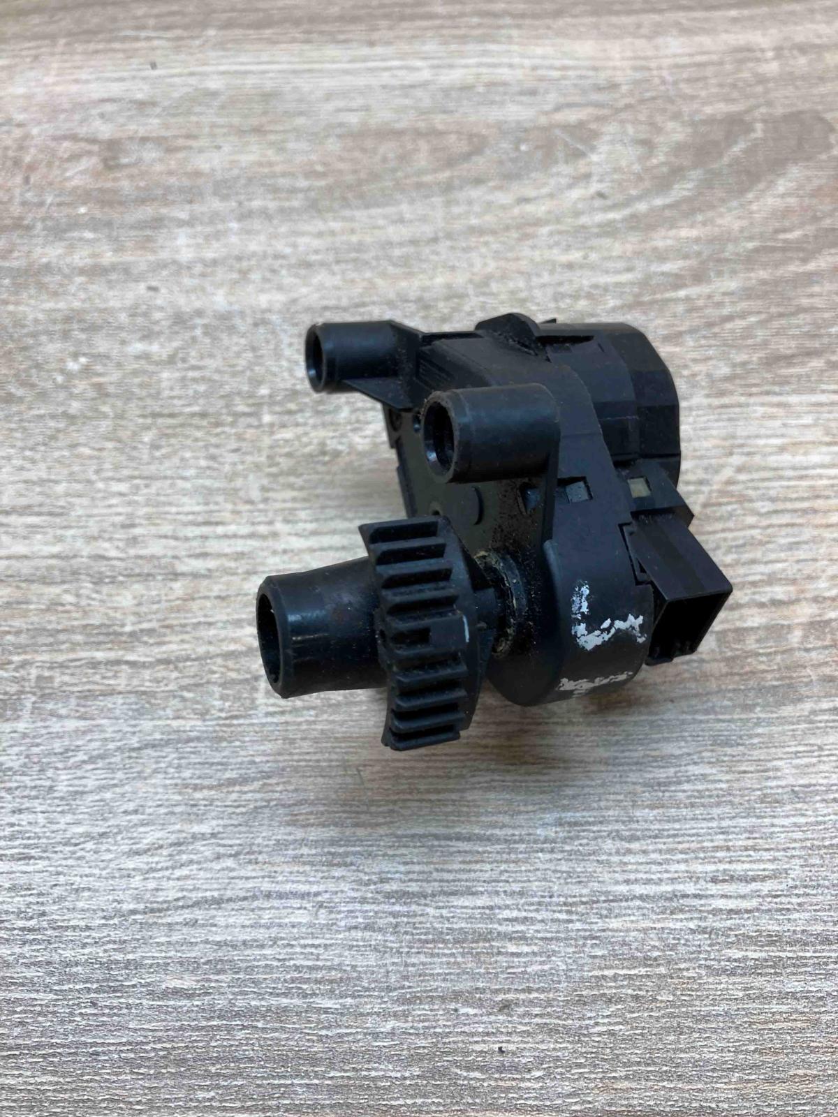 7M3907511D YM2H 19E616 CA  Air flap motor/actuator Volkswagen Sharan