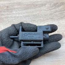 72240200 037906283A  Valve vacuum Volkswagen PASSAT B5.5