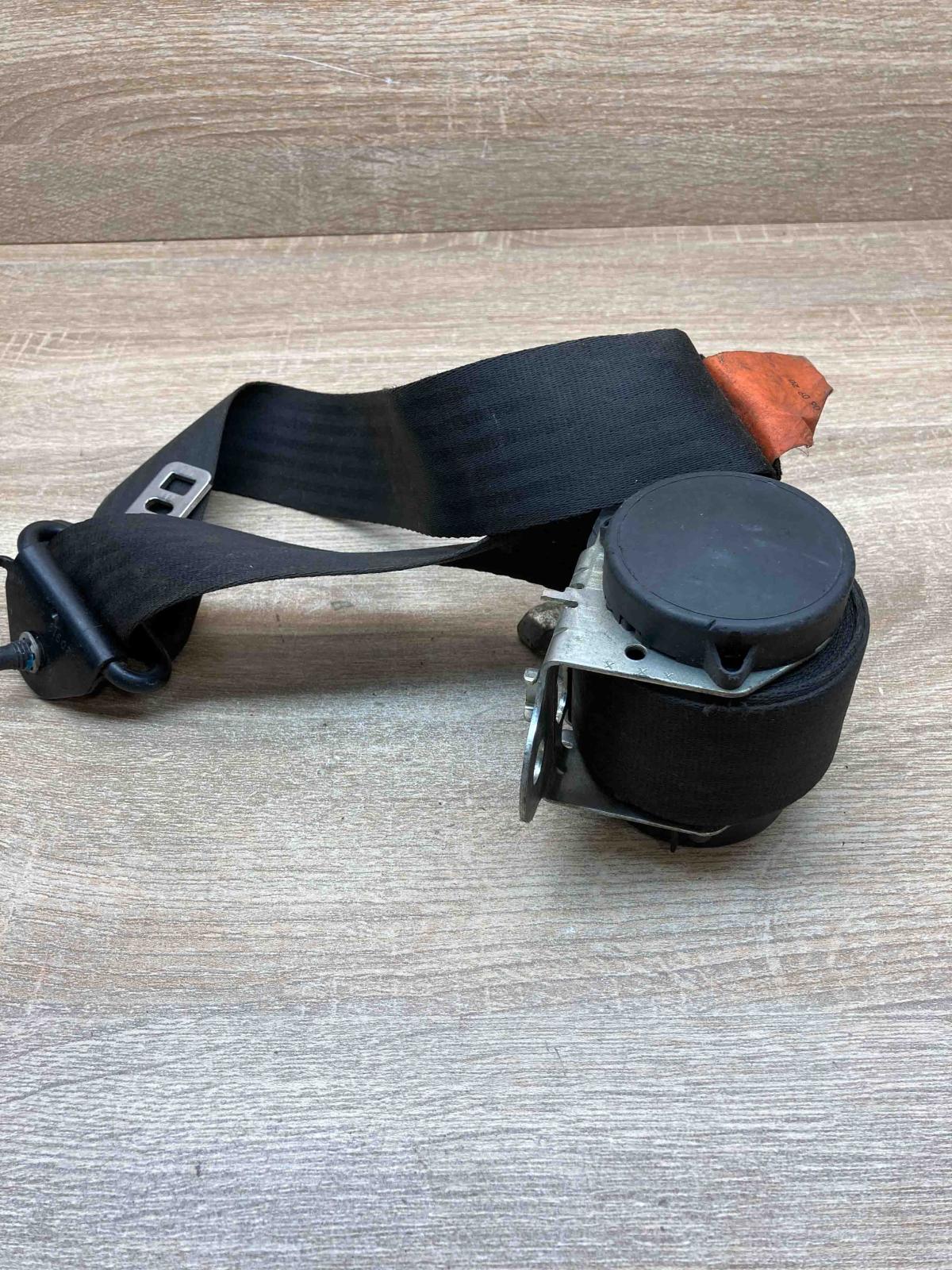 560053152   Front seatbelt Ford Transit