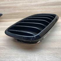 7303107  RH Front bumper upper radiator grill BMW X5 F15